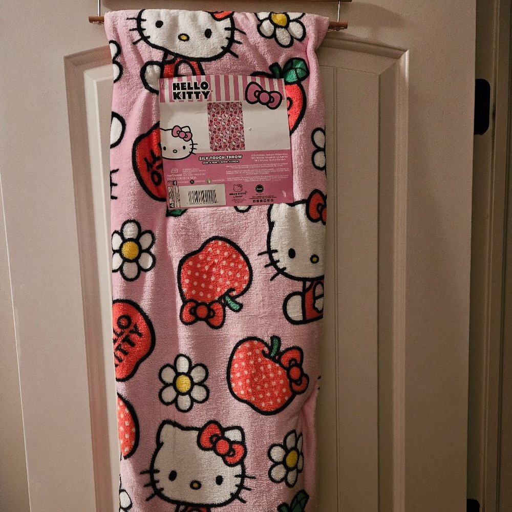Hello Kitty Apples and Daisy's Blanket